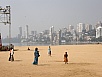 Chowpatty Beach mit Malabar Hill im Hintergrund