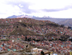 La Paz liegt in einem 400 m tiefen Talkessel mit 6000ern herum
